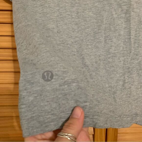 Lululemon Athletica Gray Short Sleeve size 4 - Picture 4 of 5